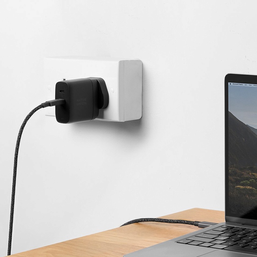 Сетевое зарядное устройство Native Union Fast GaN Charger 2 USB-C 67 Вт